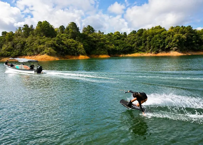 Levit Glamping - Hotel Frente Al Embalse Guatape Penol (Adults Only)